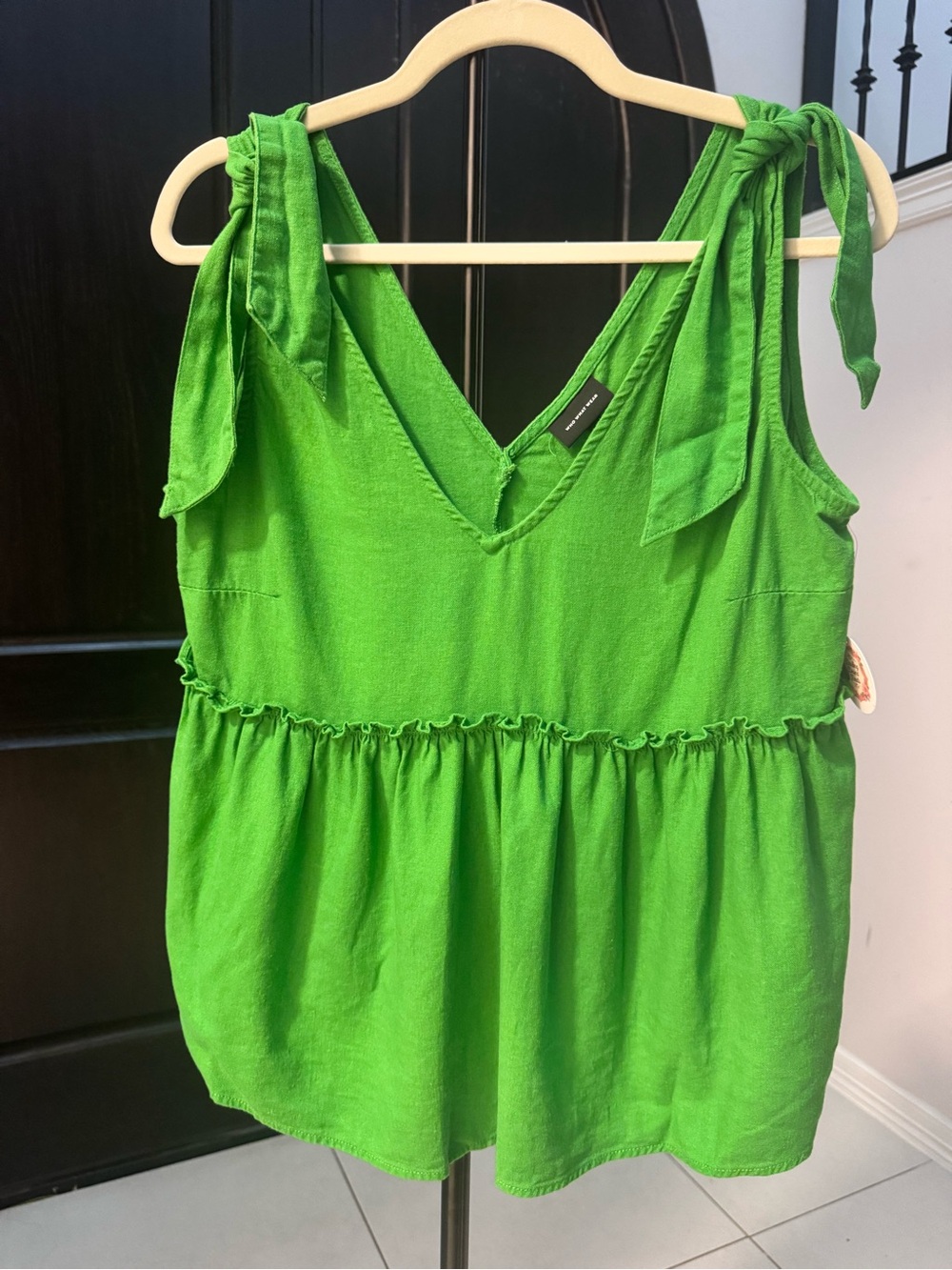 Who What Wear Bright Green Tie-Shoulder V-Neck Peplum Tank